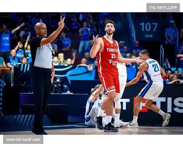 男篮欧锦赛专访申京:团队至上精神驱动 他愿为胜利付出一切 男篮欧锦赛专访申京:团队至上精神驱动 他愿为胜利付出一切